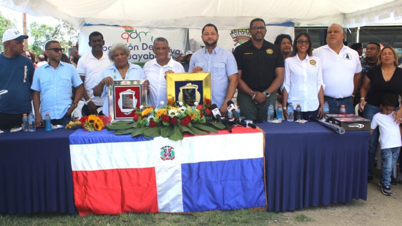 Torneo Intercalles Manoguayabo 2026 reconoció a Leandro Mieses durante su gran inauguración