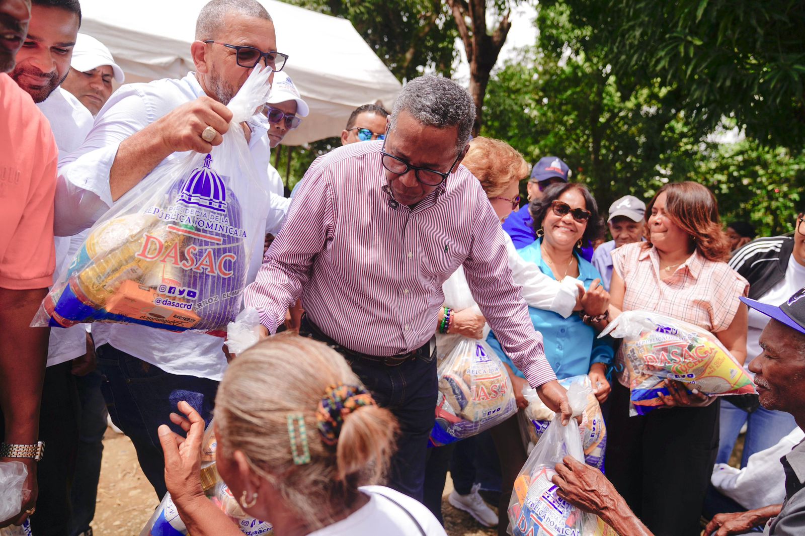 Gobierno realiza jornada integral en Villa Altagracia en apoyo a familias afectadas por lluvias
