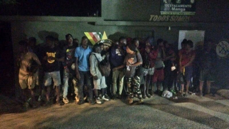 Patrulla del Ejército detiene a 24 indocumentados en zona boscosa de Montecristi