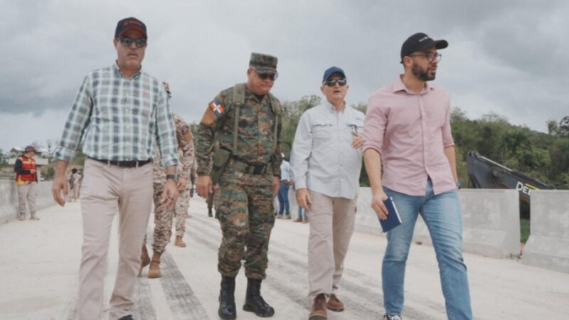 Ministro del MIDE supervisa avances de la verja perimetral fronteriza en la zona norte