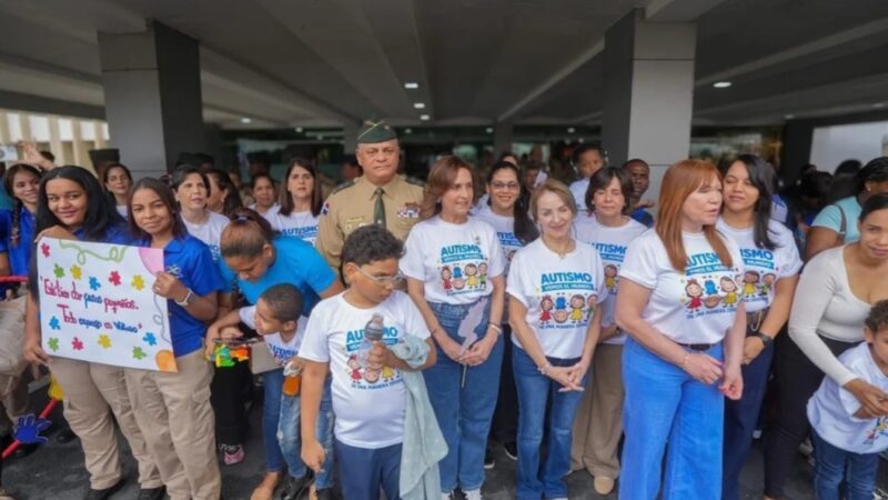 Fuerzas Armadas promueven la inclusión y sensibilización sobre el autismo con la caminata “Un Paseo Azul”