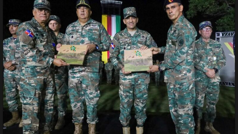 Ejército de República Dominicana condecora a 571 miembros por mérito militar y buena conducta