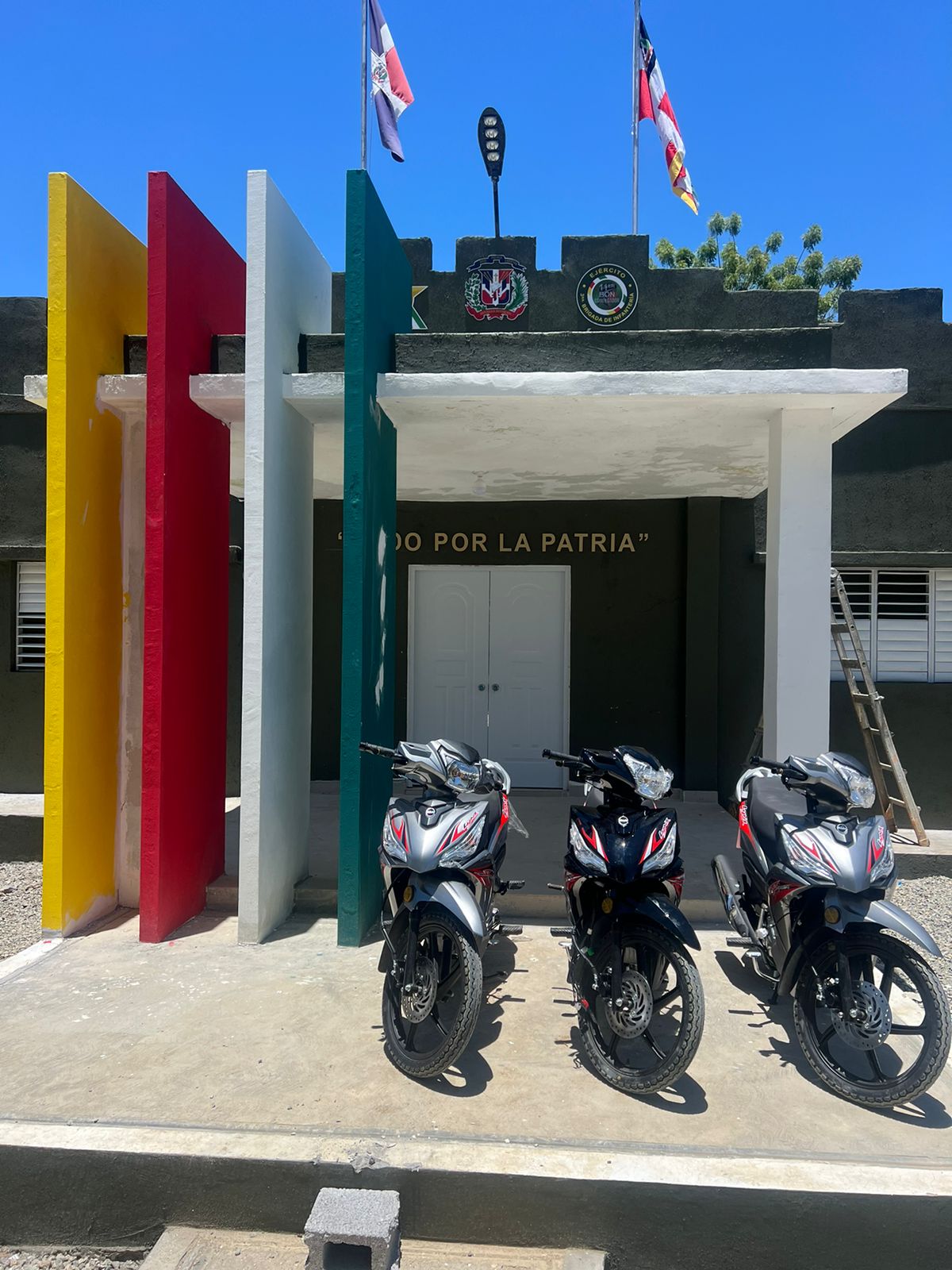 Ejército frustra cruce ilegal de tres motocicletas en Elías Piña