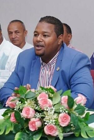 Vocero de la Fuerza del Pueblo exige rendición de cuentas al alcalde de Santo Domingo Oeste