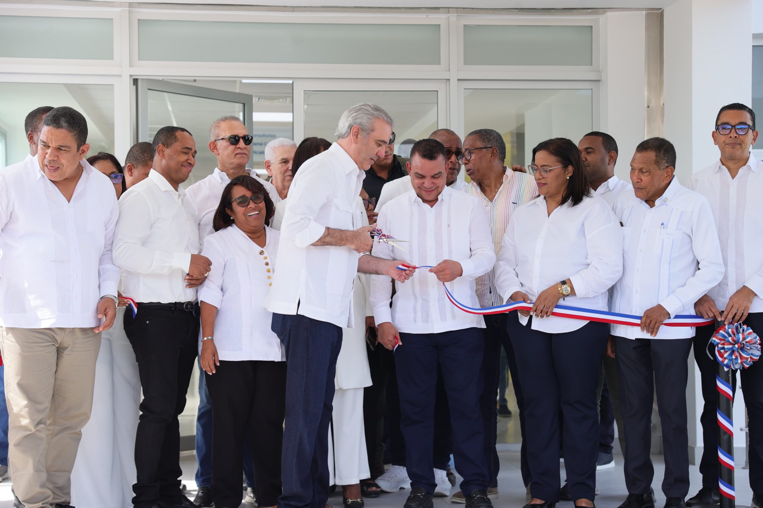 Presidente Abinader entrega remozamiento y ampliación del Hospital Materno Infantil Dr. Jaime Sánchez en Barahona, que beneficiará a miles de familias de toda la Región Enriquillo