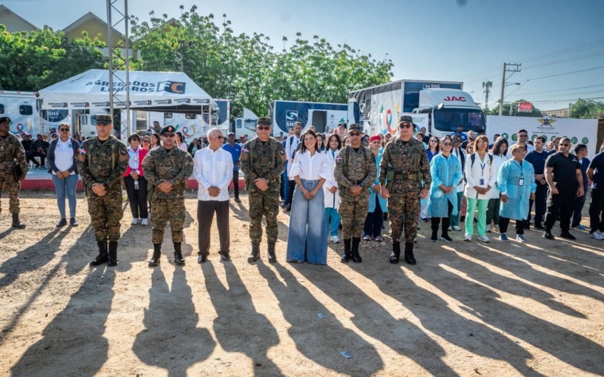 Ministerio de Defensa realiza operativo de salud en Montecristi y anuncia nueva escuela vocacional