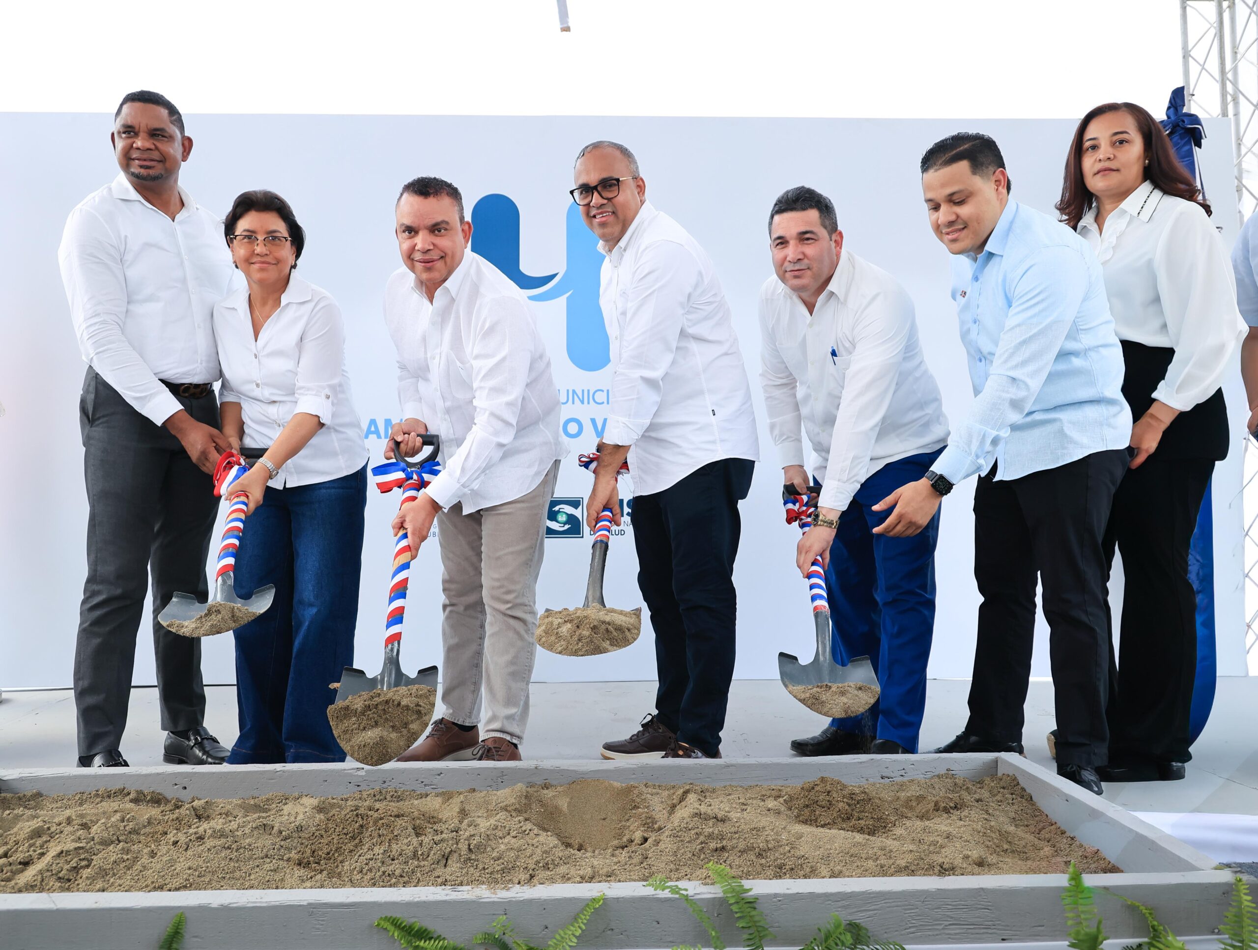 SNS entrega dos Centros de Primer Nivel e inicia remozamiento del Hospital Ramón Adriano Villalona en Dajabón