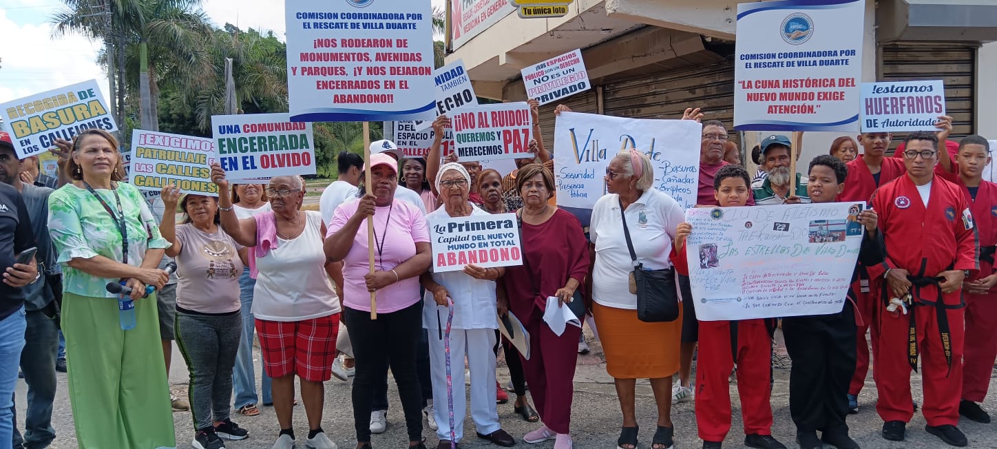 Comunidad de Villa Duarte realiza protesta pacífica para exigir soluciones a sus principales problemáticas