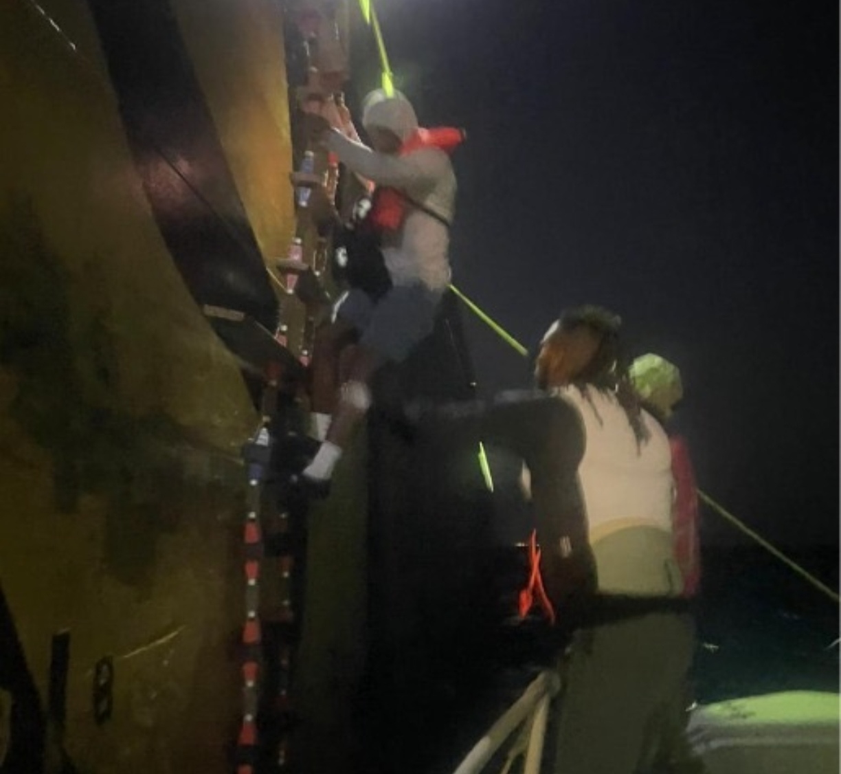 Armada Dominicana rescata a cuatro personas en aguas del Atlántico tras dificultades de navegación