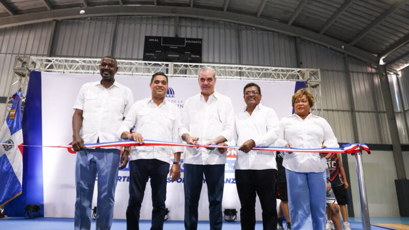 Presidente Abinader y ministro Kelvin Cruz entregan multiuso Dante Lemonier en Los Alcarrizos