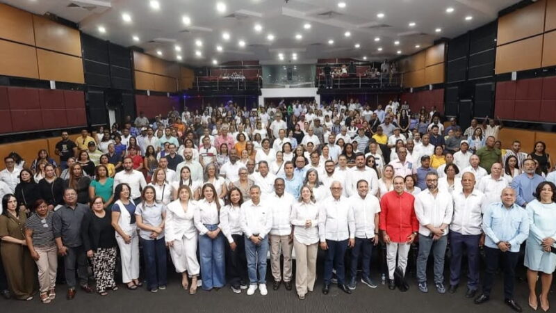 Agustín Burgos fortalece estructura del PRM en La Vega con jornada de formación en comunicación política