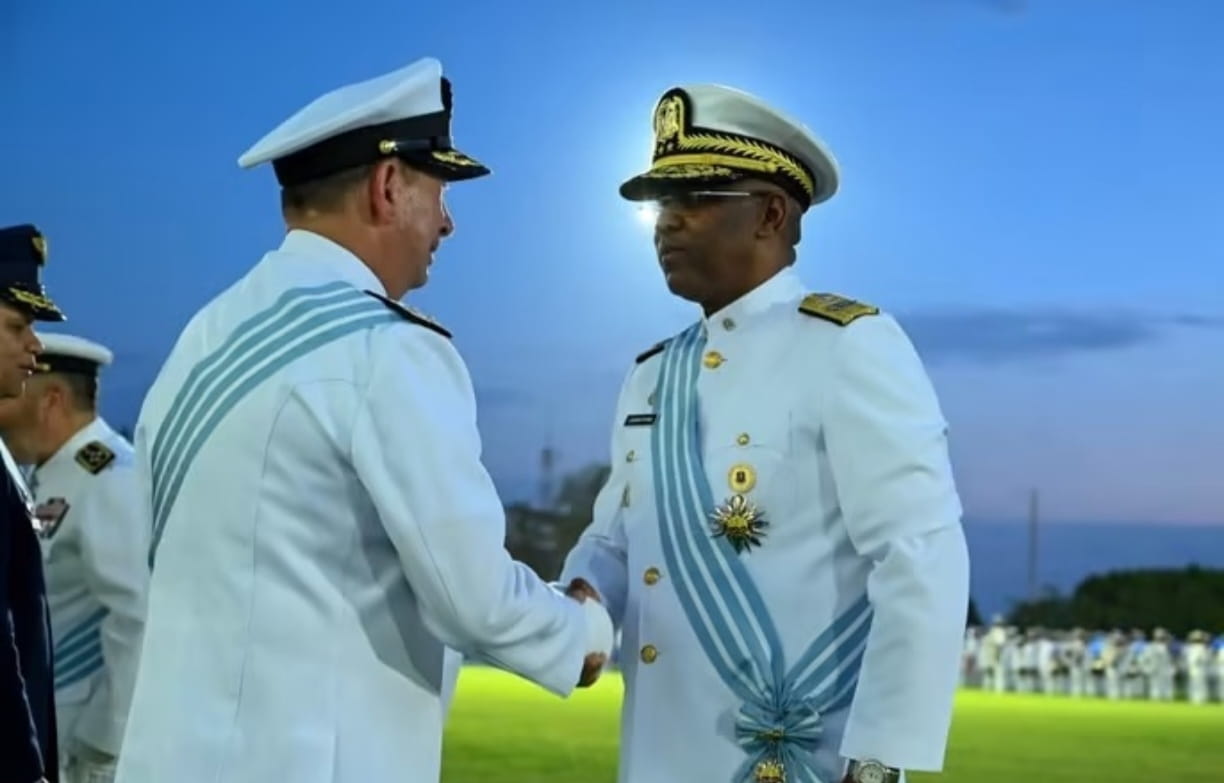 El Comandante General de la Armada de República Dominicana recibe la Orden al Mérito Naval “Almirante Padilla” otorgada por la Armada de Colombia Armada de Colombia