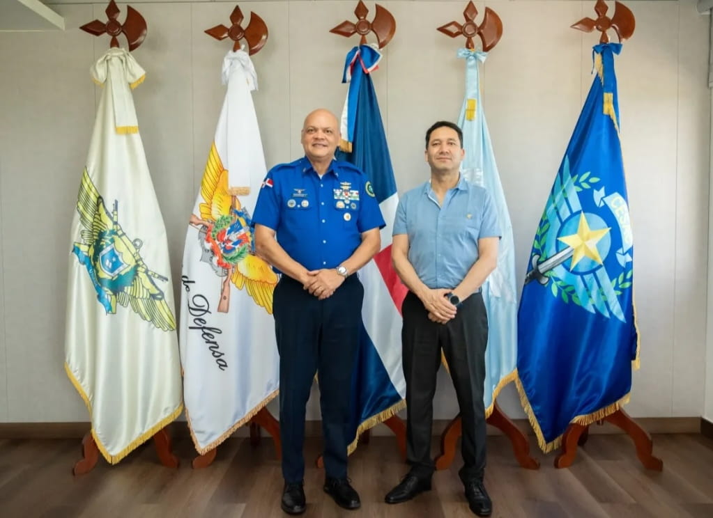Director General de Aeronáutica Civil de Chile conoce capacidades operativas y formativas del CESAC durante visita oficial