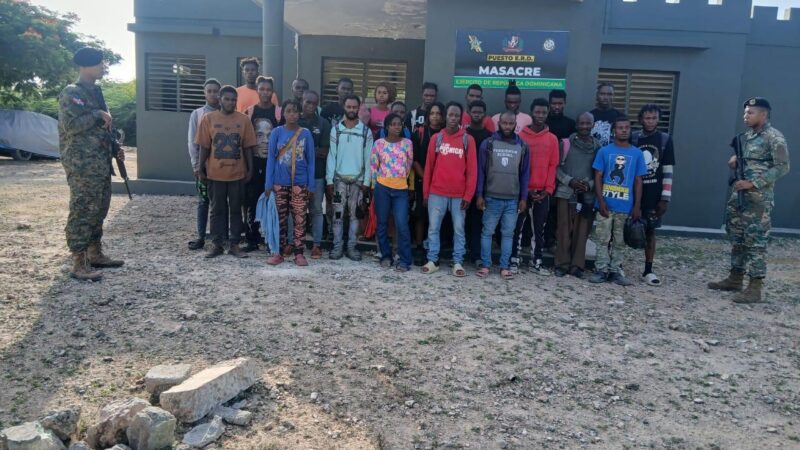 Ejército intercepta a 108 migrantes indocumentados en operativos de seguridad fronteriza en Dajabón