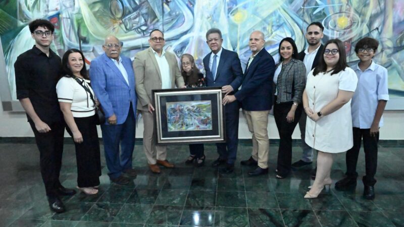 Funglode celebra el legado universal de Ramón Oviedo con la exposición “Oviedo: Diálogo íntimo”.