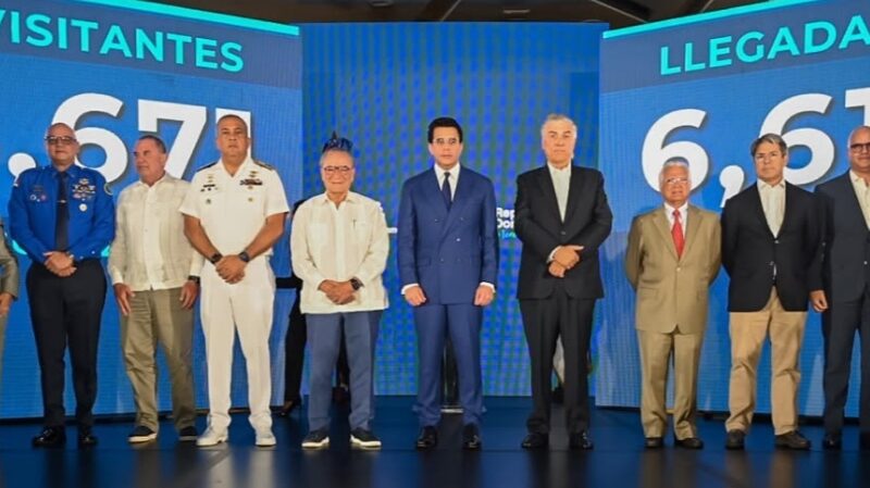 Turismo dominicano rompe récord con 6.6 millones de visitantes y proyecta superar los 12 millones en 2026