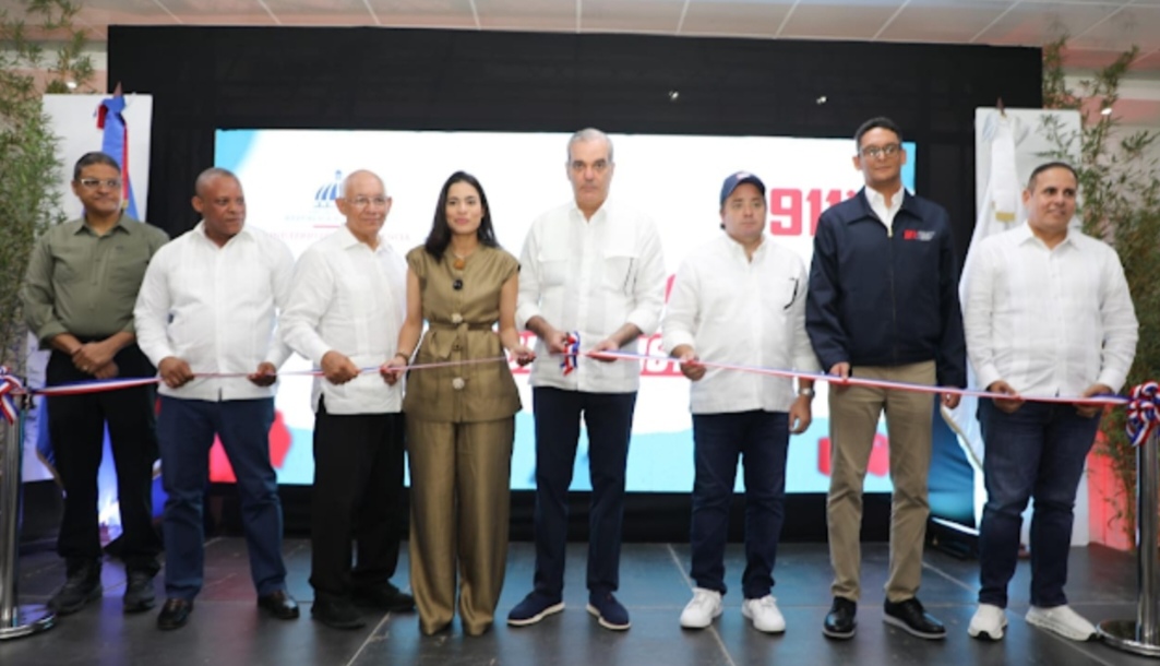 Presidente Abinader pone en funcionamiento el Sistema 911 en Montecristi