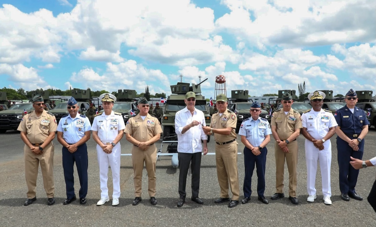 Presidente Abinader entrega nuevos equipos e infraestructuras para fortalecer las capacidades de las Fuerzas Armadas