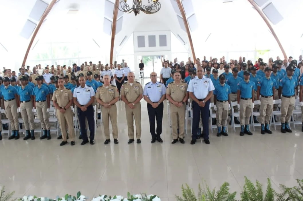 Ministerio de Defensa celebra graduación de la XII promoción del Programa de Entrenamiento Militar Básico del Servicio Militar Voluntario
