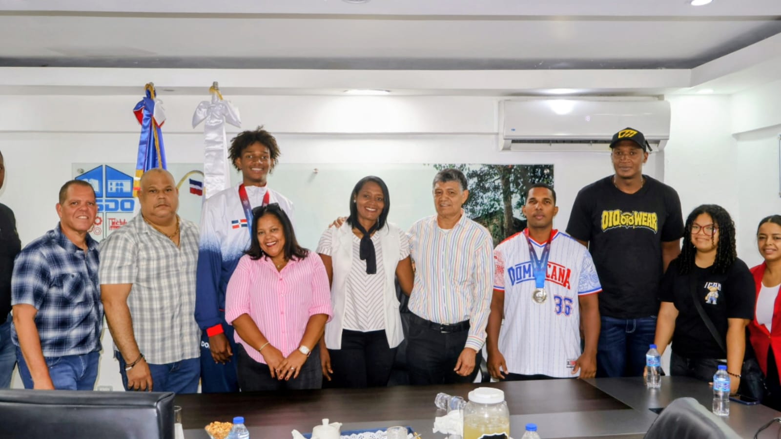 Alcalde Francisco Peña, recibe a medallistas de los recientes Juegos Centroamericanos y del Caribe