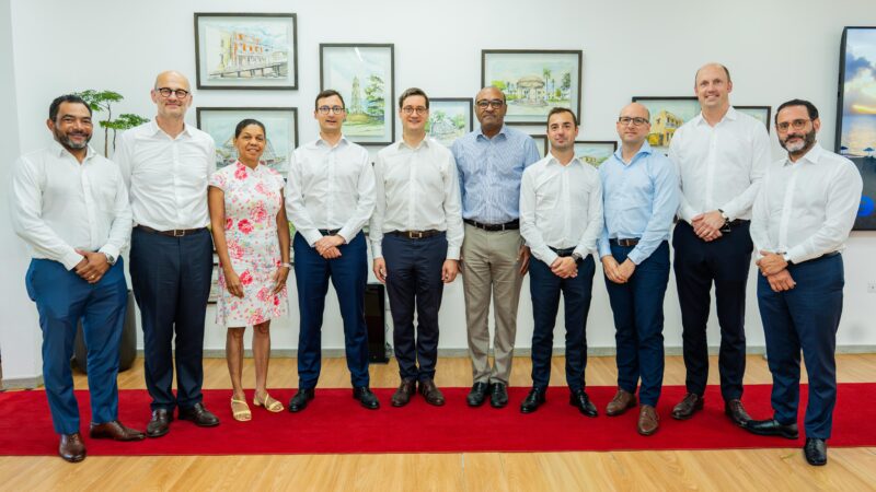 CEO Y ALTOS EJECUTIVOS DE VINCI AIRPORTS VISITAN LAS TERMINALES FBO OPERADAS POR UNIVERSAL AVIATION EN PUERTO PLATA Y SAMANÁ