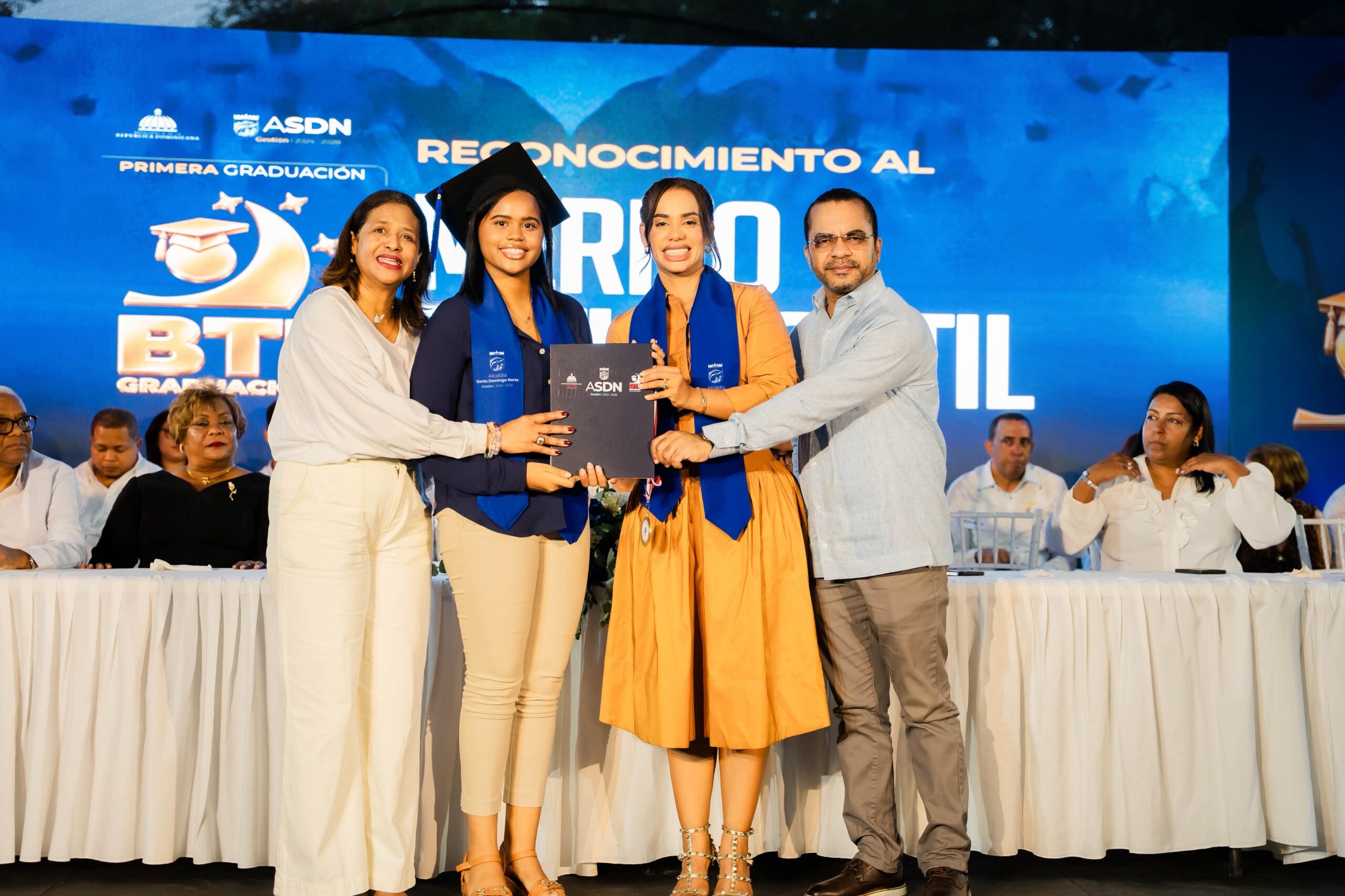 ITLA entrega 800 becas de Educación Continua durante primera graduación del programa BTI