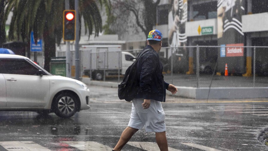 Se esperan aguaceros y tronadas la tarde de este sábado en varias provincias por onda tropical