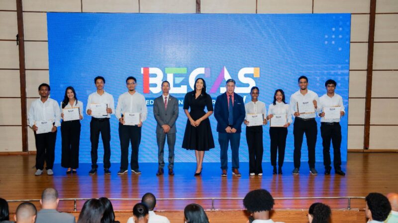 ITLA entrega 118 becas de Educación Superior durante su segunda convocatoria de 2026