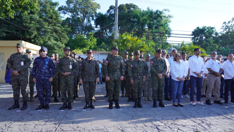 Durante Jornada Social en Cambita Garabitos entregan llave municipal al ministro de Defensa y lo declaran hijo adoptivo 