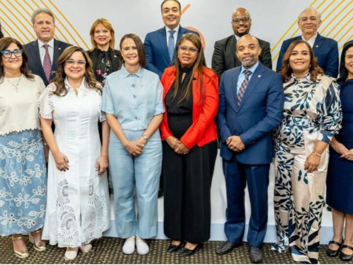APAP celebra 64 aniversario reconociendo la trayectoria de su liderazgo