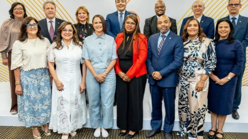 APAP celebra 64 aniversario reconociendo la trayectoria de su liderazgo