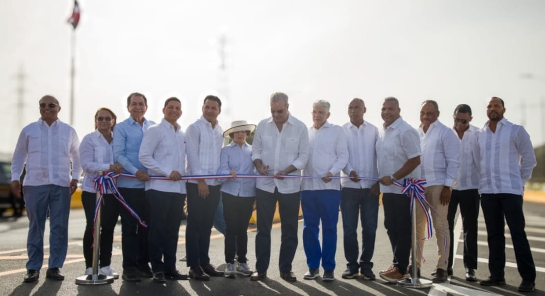 Presidente Luis Abinader inaugura en Matanzas nuevo puente sobre el río Galeón y asfaltado de calles, para fortalecer la conectividad vial y la productividad de Peravia