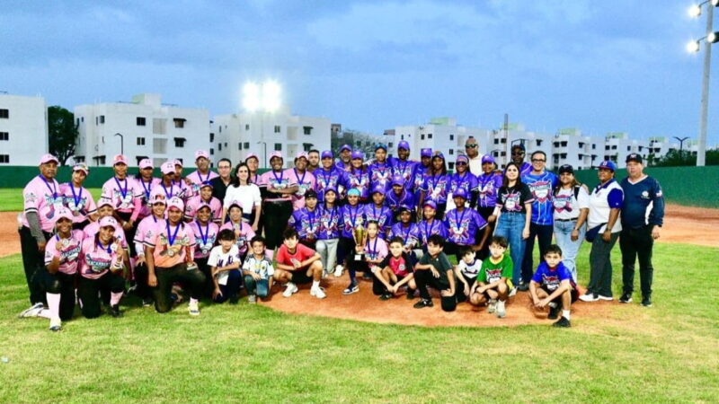 Fundación Macarrulla impulsa la inclusión femenina en el béisbol con la premiación de su primera categoría femenina