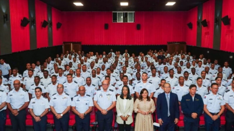 Ministerio de la Mujer realiza jornada de prevención de violencia dirigida a militares y colaboradores de la Fuerza Aérea