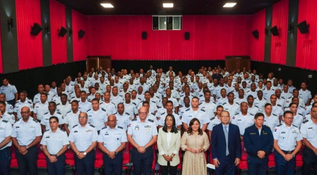 Ministerio de la Mujer realiza jornada de prevención de violencia dirigida a militares y colaboradores de la Fuerza Aérea