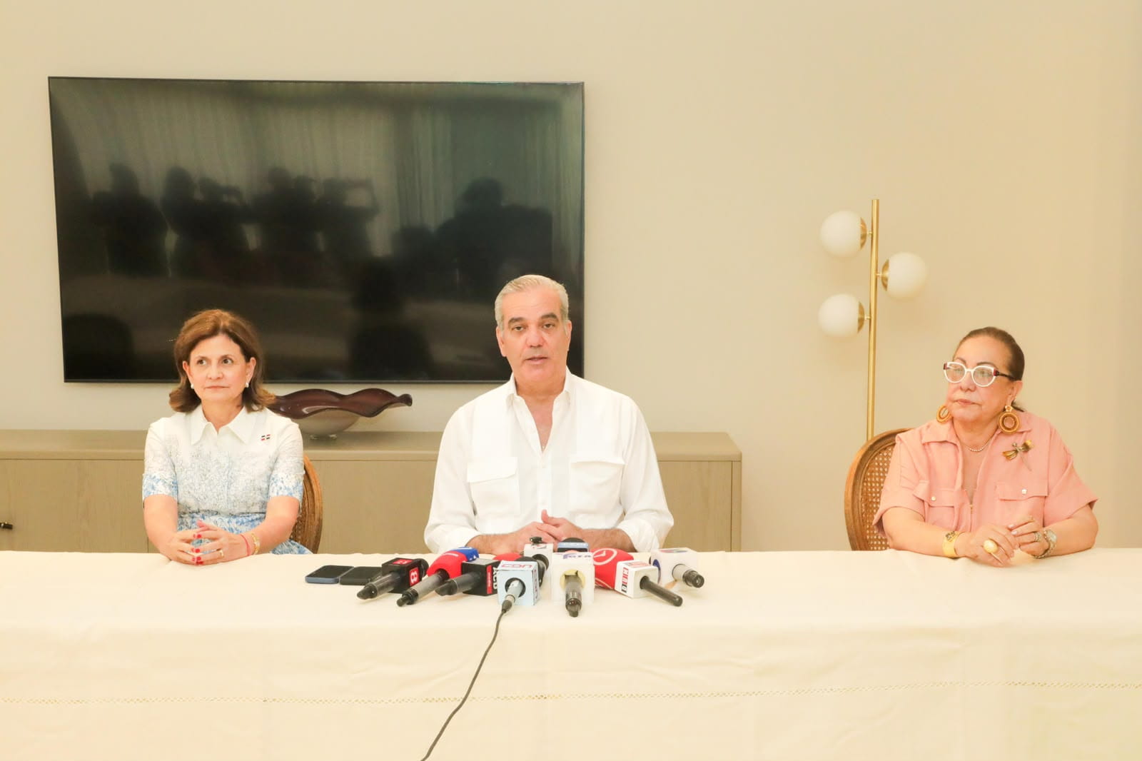 Presidente Abinader anuncia ampliación de la carretera hacia Licey al Medio a cuatro carriles para mejorar la movilidad y los accesos viales de Santiago