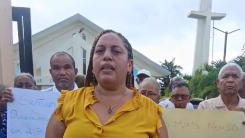 Moradores del sector Almirante indignados por exclusión en la entrega de títulos 