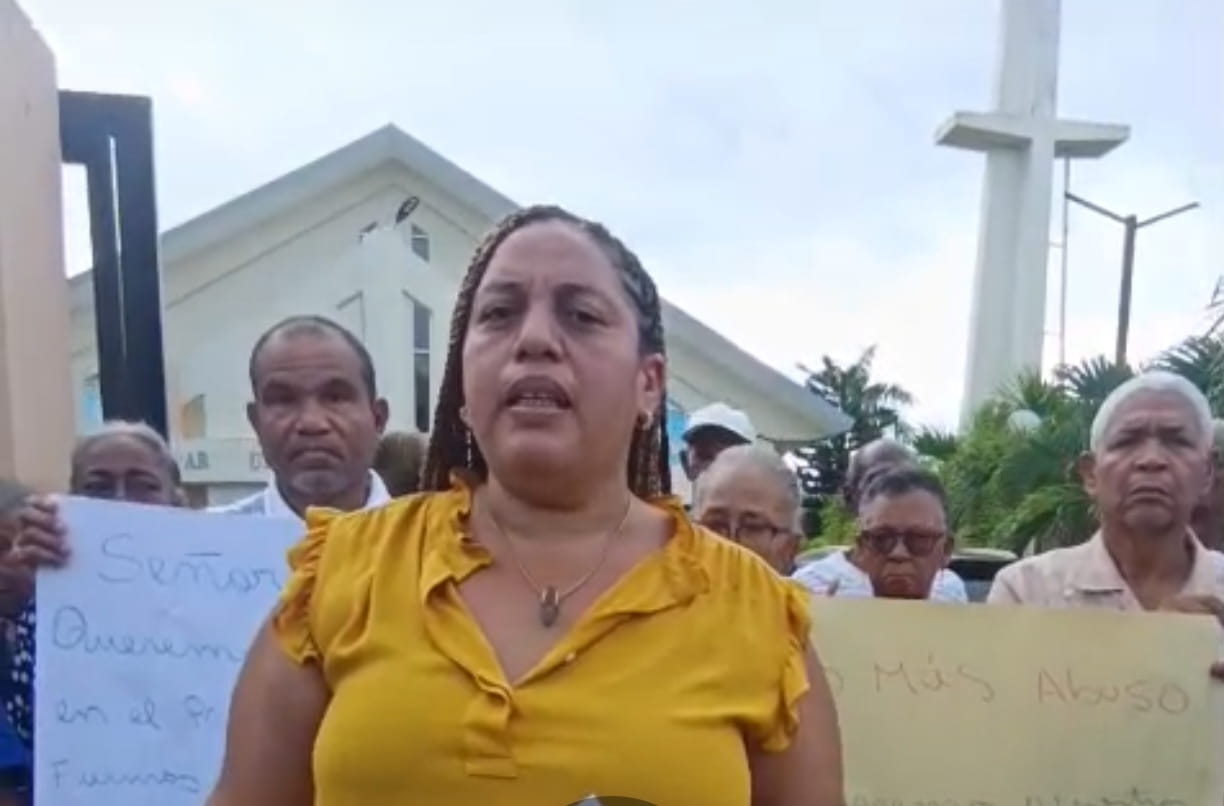 Moradores del sector Almirante indignados por exclusión en la entrega de títulos 