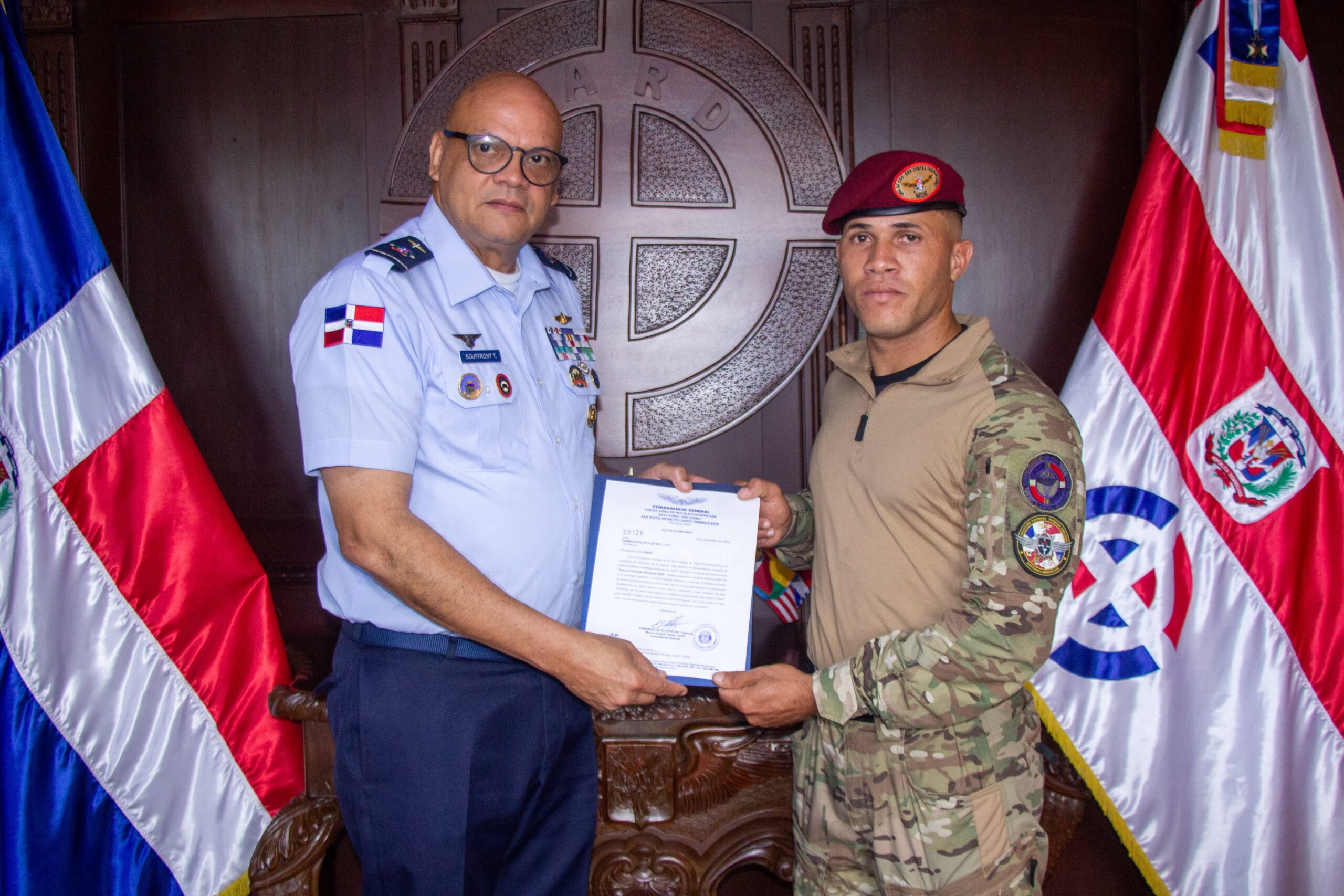 Mayor general piloto Souffront Tamayo reconoce a miembros la FARD que participaron en Fuerzas Comando Paraguay 2026