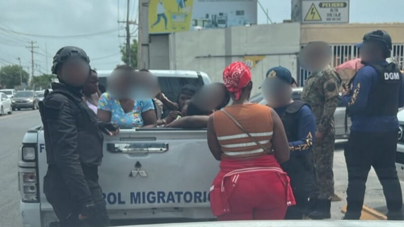 Operativo de interdicción migratoria en La Romana: Detienen 41 indocumentados en Picapollos y tiendas chinas