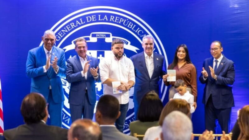 Presidente Abinader inicia entrega oficial del Pasaporte Electrónico para dominicanos en Nueva York, Nueva Jersey y Boston