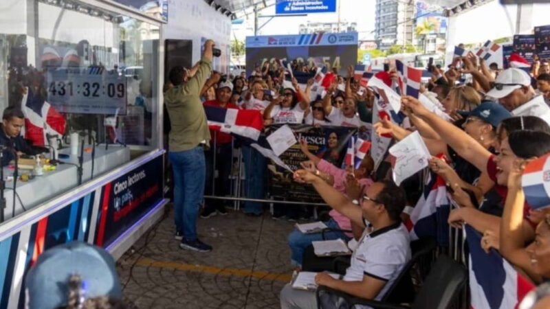 ¡Récord cumplido! Cinco jóvenes dominicanos completan 480 horas de lectura continua