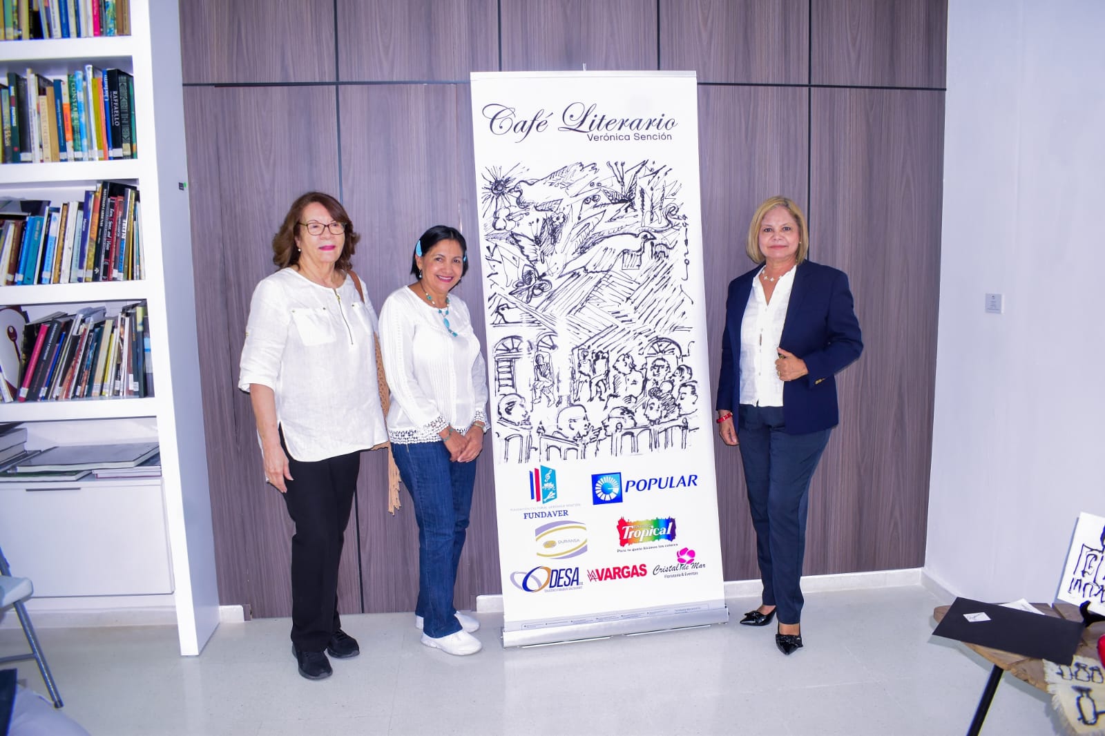 El Café Literario y el Club de Lectura Verónica Sención realizan visita de cortesía a la Mediateca Aquiles Azar