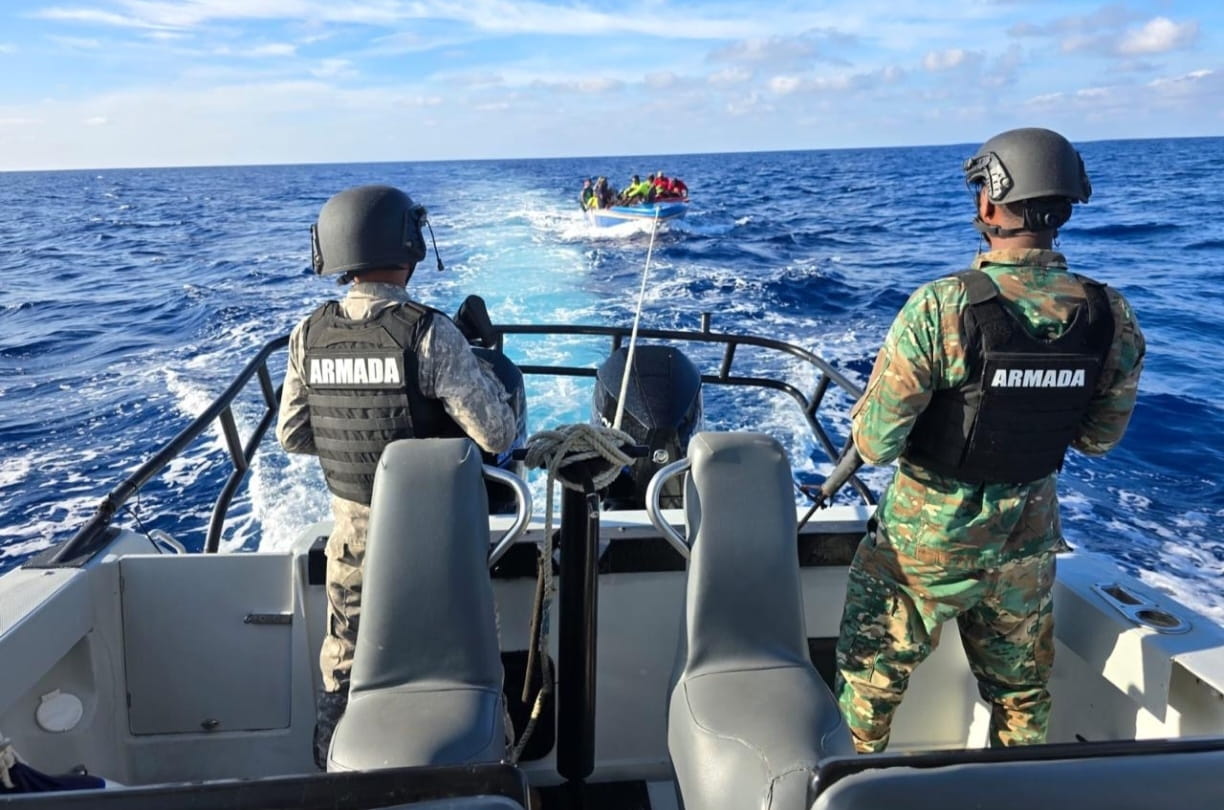 Armada de la República Dominicana intercepta embarcación con 38 ciudadanos haitianos en aguas territoriales, próximo a la frontera marítima con Haití 