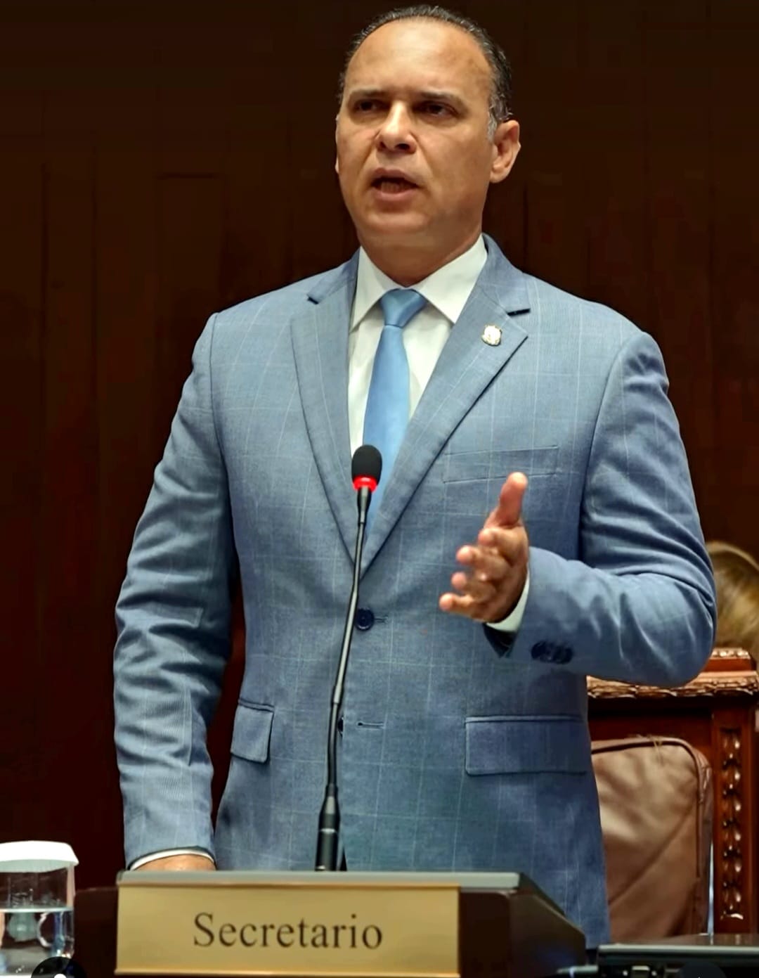 Diputado Emil Durán pide al Gobierno aumento salarial para el personal administrativo del sistema Educativo.