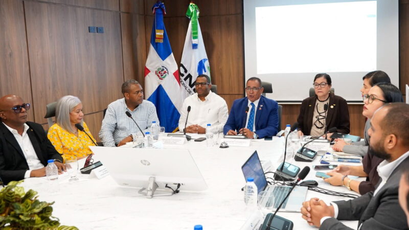 Diálogo permanente para la aprobación del Fondo de Medicamentos de Alto Costo (FOMAC)