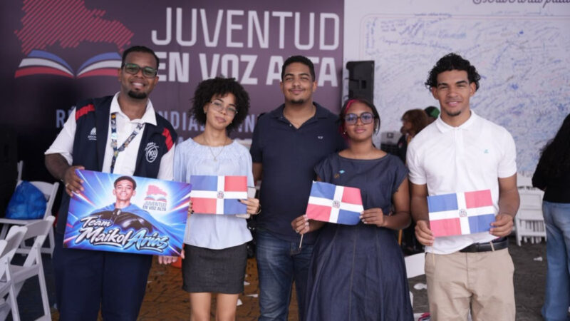 Estudiantes dominicanos inspiran a nuevas generaciones con récord mundial de 500 horas de lectura continua