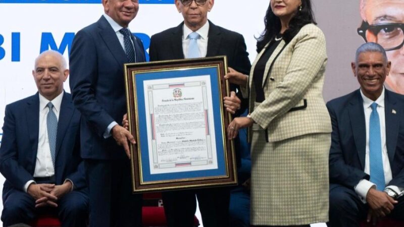 Senado reconoce a Elbi Morla, pionero de la endocrinología pediátrica en República Dominicana