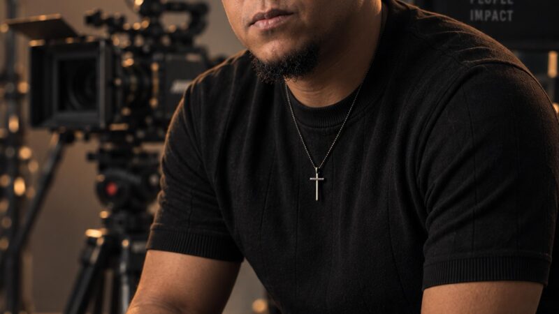 Andrés de la Cruz, estrena en Florida “BUILT, NOT GIVEN”, un documental sobre persistencia y nuevos comienzos en Estados Unidos