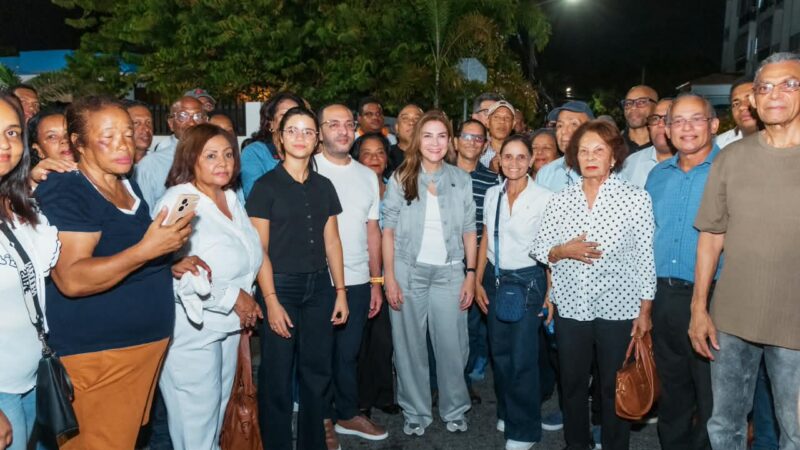 Carolina Mejía fortalece la seguridad en 20 sectores de los kilómetros de la Independencia con la iluminación de 77 calles